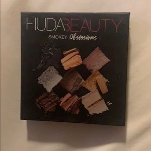 Huda Beauty Smokey Obsessions Palette